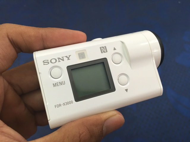 Sony FDR-X3000R là camera hoạt động 4K chất lượng cao với chống rung quang học. Với các tính năng nổi bật như quay phim chống nước (đến độ sâu 60m) và Wi-Fi tích hợp, Sony FDR-X3000R sẽ giúp bạn tạo ra những video đẹp, sống động và chân thật.