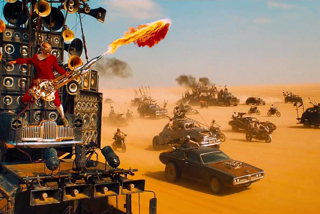 
Màn rượt đuổi của những chiến binh cuồng nộ trong Mad Max: Fury Road (2015)
