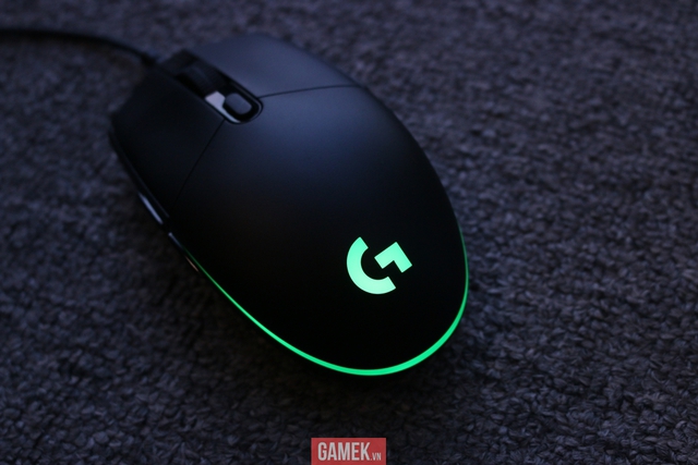 
Đèn Led của chuột Logitech G120 khá nổi bật
