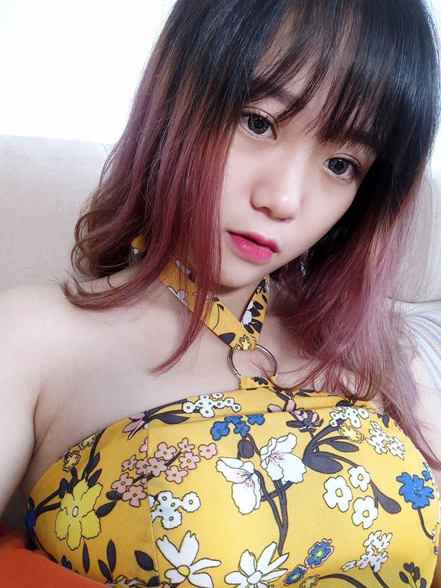 
Nữ streamer - Hoàng Mai Linh.
