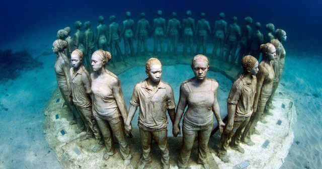 10 bức tượng "vô lý" nhất mọi thời đại, thách thức tất cả ...