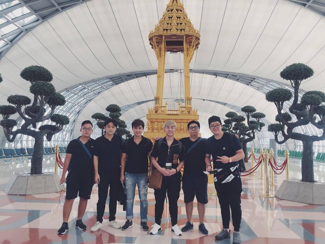 
Team CS:GO Vikings Gaming trong chuyến du đấu Philippines giải ROG MASTERS 2017.

