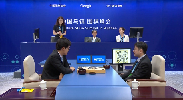 
AlphaGo giành chiến thắng đầu tiên trước kỳ thủ cờ vây người Trung Quốc Ke Jie
