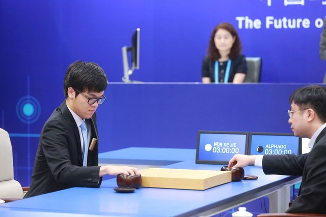 
AlphaGo giành chiến thắng thuyết phục trước kỳ thủ Ke Jie với tỷ số 2-0
