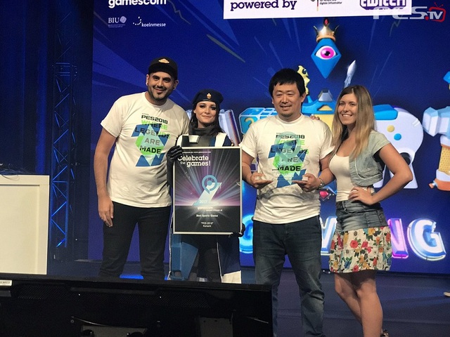 
Đội ngũ phát triển PES 2018 được vinh danh tại Gamescom 2017
