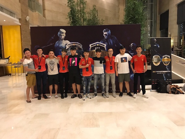 
Team Ahihi (Crossfire Legends) chụp với Team Boss cf.vn (Đột Kích PC)
