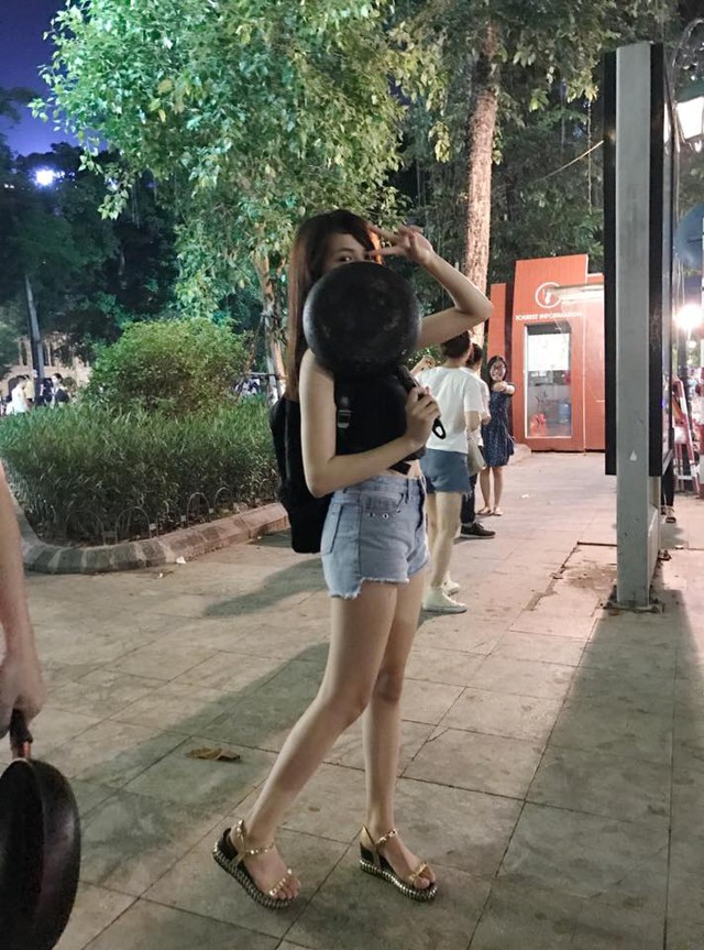 
Sự kiện cầm chảo PUBG chạy quanh Bờ Hồ Hoàn Kiếm còn có sự góp mặt của cả các nữ game thủ

