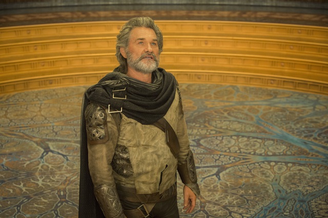 
Cha của Star-Lord, Ego (Kurt Rusell), xuất hiện và hé lộ nhiều tình tiết bất ngờ về quá khứ của Star - Lord
