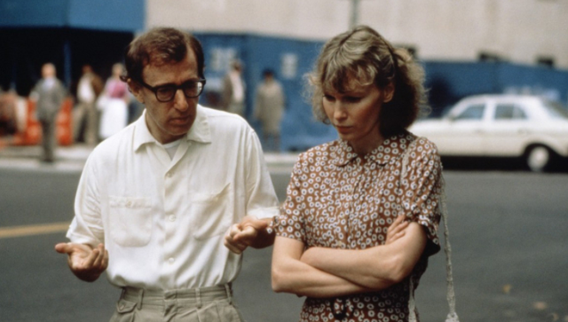 Diễn xuất hơi quái của Woody Allen là một trong những nét đặc sắc của bộ phim