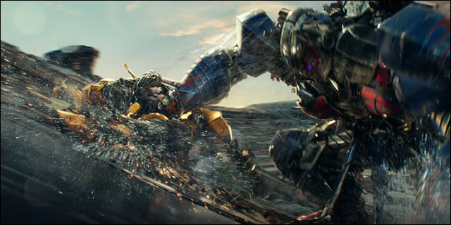 
Cao trào của phim chắc chắn sẽ xoay quanh cuộc đối đầu định mệnh giữa hai người đồng đội cũ là Optimus Prime và Bumblebee.

