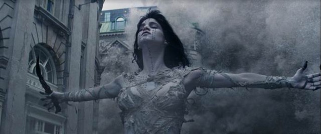 
Ahmanet – Xác ướp nữ lần đầu tiên trên màn ảnh rộng sỡ hữu nhiều quyền năng đáng sợ do Sofia Boutella thủ vai.
