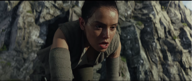 
Rey đến luyện tập cùng Luke Skywalker ở cuối phần 7
