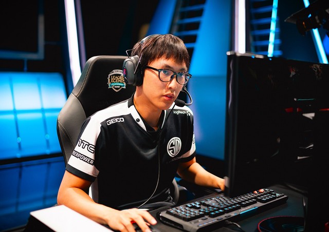 
Doublelift là bạn thân của ông chủ Team Liquid và không ngạc nhiên khi anh chàng này trở lại Liquid
