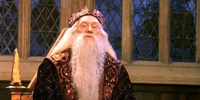 
Hiệu trưởng trường Hogwarts là cái tên đứng đầu bản danh sách
