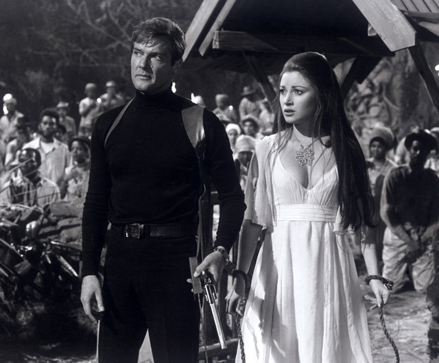 
Roger Moore là diễn viên nhiều tuổi nhất (46 tuổi) khi vào vai James Bond trong Live and Let Die (1973).

