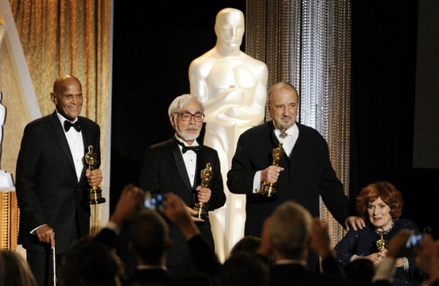 
Mãi đến năm 2014 người ta mới nhìn thấy Hayao Miyazaki xuất hiện ở lễ trao giải Oscar. Lần này ông nhận giải thưởng Danh Dự của Viện Hàn Lâm.
