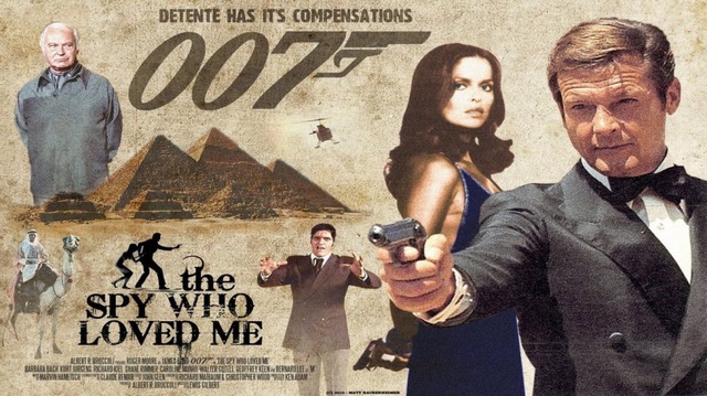 
Roger Moore thủ vai điệp viên 007 lái xe hơi kiêm tàu ngầm trong phim The Spy Who Loved Me (1977).
