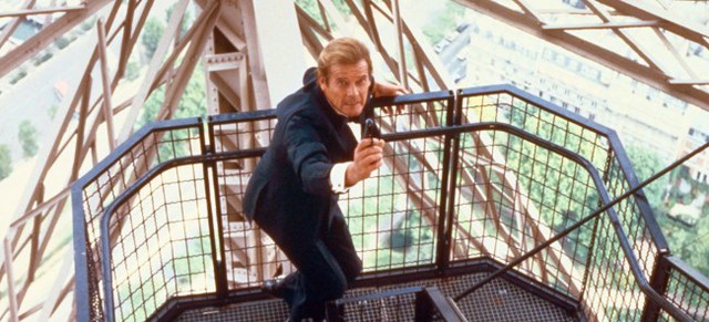 
Chặng đường hóa thân vào vai diễn James Bond huyền thoại của Roger Moore đã kết thúc trong bộ phim A View to a Kill (1985).
