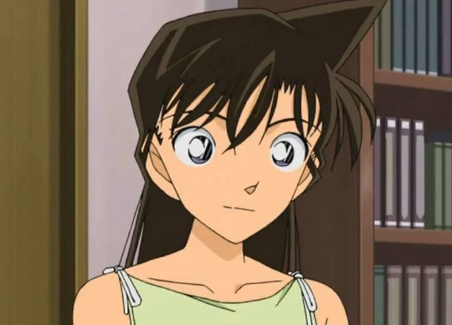 
Mái tóc độc nhất vô nhị với một chỏm tóc hình tam giác có phần đỉnh nhọn hoắt nhô ra của Ran Mori trong bộ truyện tranh trinh thám - Detective Conan giúp cô nàng không thể lẫn vào đâu được.

