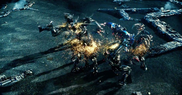 
Những cảnh chiến đấu của Transformers: The Last Knight rất hoành tráng
