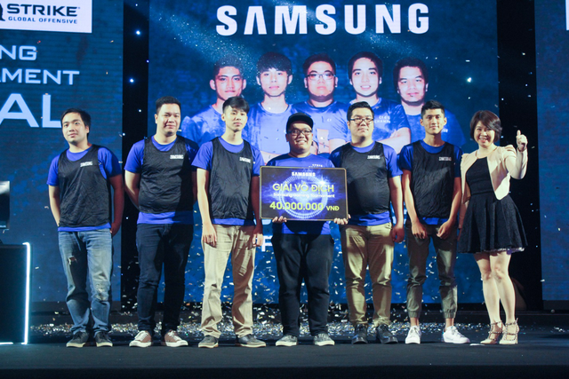 
Chức vô địch thuộc về Ultimate Esports. Sức mạnh của tuổi trẻ, bản lĩnh, chăm chỉ và đoàn kết, Ultimate Esports hoàn toàn xứng đáng có được danh hiệu vô cùng quý giá này.
