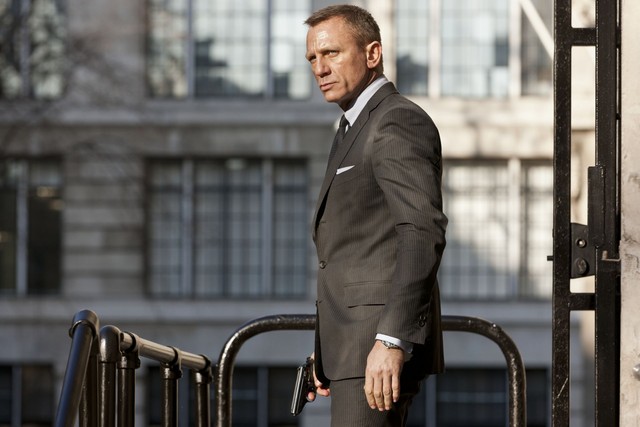 
Hiện tại, Daniel Craig chính là James Bond được yêu mến nhất và cũng là người đã đem về sấp sỉ 3 tỷ USD cho series phim kinh điển, trong đó tập phim Skyfall (2012) đã thu về hơn 1 tỷ 110 triệu USD, trở thành tập phim 007 có doanh thu cao nhất trong lịch sử.
