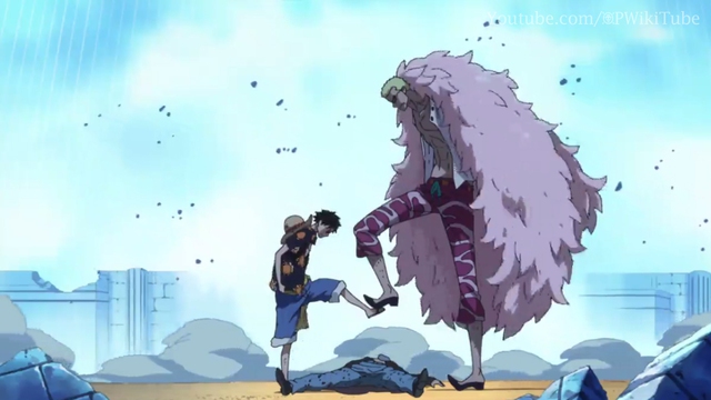 
Luffy dùng chân bảo vệ Law khỏi Doflamingo.
