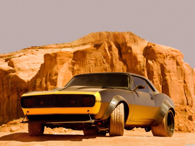 
			Từ chiếc Camaro màu vàng chóe đời mới nhất trong Transformers: Dark of the Moon, Bumblebee quay trở về thành Camaro Z/28 1967 cổ điển, sơn màu đen là chủ yếu trong Transformers 4.
			