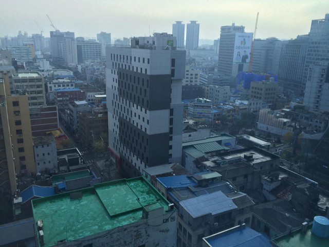 
Hình ảnh sáng sớm nhìn từ cửa số khách sạn được GTV. ProE chia sẻ (nguồn: FB Trần Quang Hiệp).
