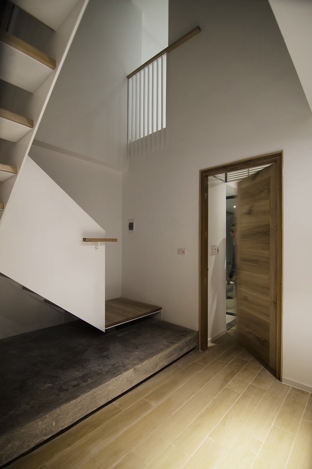  Góc nhỏ tầng một nơi được thiết kế hệ cầu thang thông tầng riêng tư cho gia chủ 