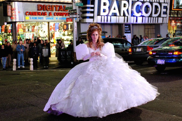 Bộ váy trắng nặng 20 cân này là một trong những thương hiệu của Giselle