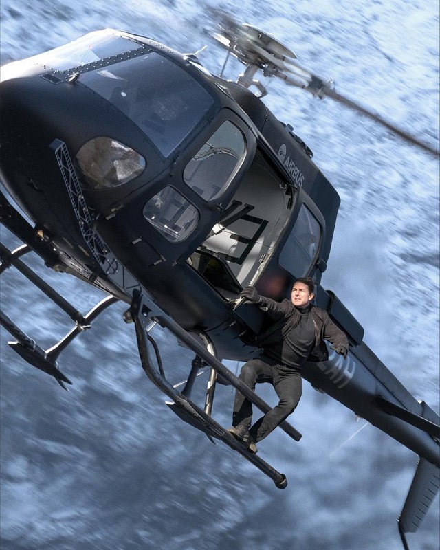 Hết đu máy bay ở Rouge Nation nay Tom Cruise lại đu trực thăng trong Fallout