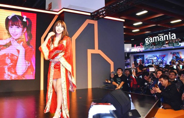 
Nữ diễn viên Yua Mikami gây náo loạn khi xuất hiện tại Taipei Game Show 2018
