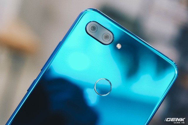 Trên tay Xiaomi Mi 8 Lite giá từ 5 triệu: Đứa con lai của Xiaomi và Huawei, hứa hẹn phá đảo phân khúc tầm trung - Ảnh 15.