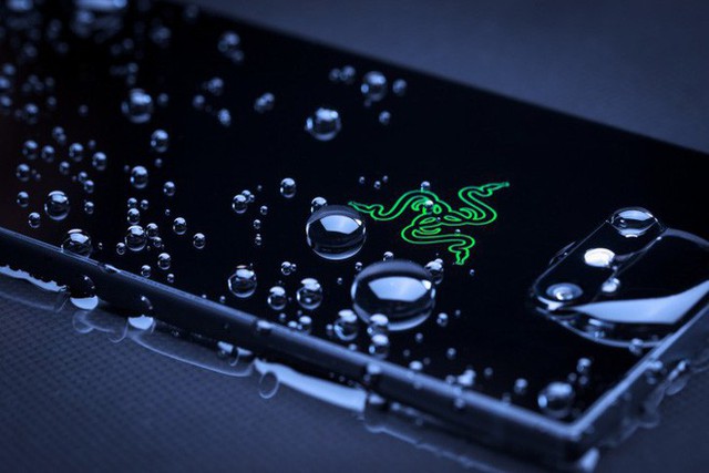 Razer Phone 2 chính thức ra mắt, sạc không dây, IP67, màn hình sáng hơn, camera kép chụp đẹp hơn, logo nhấp nháy - Ảnh 1.
