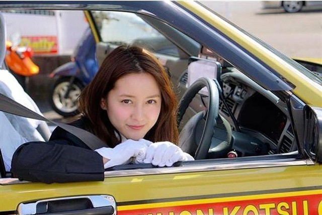 Ngắm lại nhan sắc tuyệt trần của nữ tài xế taxi xinh đẹp nhất Nhật Bản - Ảnh 3.