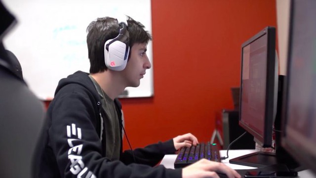 Shroud, Ninja và câu chuyện về những streamer tiền tiêu không hết trên Twitch - Ảnh 4.