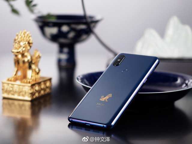  Cận cảnh Xiaomi Mi Mix 3: Màn hình trượt độc đáo, chiếm tỷ lệ 93,4% mặt trước, thiết kế cao cấp, phiên bản “Tử Cấm Thành” in hình kỳ lân  - Ảnh 11.