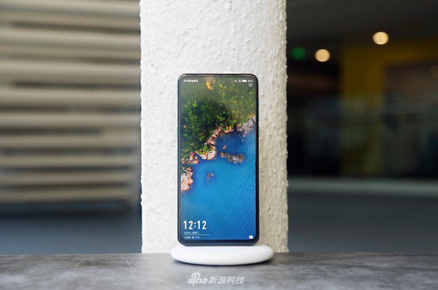  Cận cảnh Xiaomi Mi Mix 3: Màn hình trượt độc đáo, chiếm tỷ lệ 93,4% mặt trước, thiết kế cao cấp, phiên bản “Tử Cấm Thành” in hình kỳ lân  - Ảnh 5.