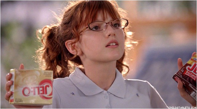 6 vai diễn ấn tượng của mỹ nữ tài không đợi tuổi Bella Thorne - Ảnh 2.