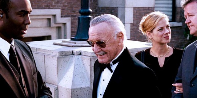 Tổng hợp 35 vai Cameo để đời của bố già Stan Lee xuất hiện cùng những đứa con siêu anh hùng - Ảnh 7.