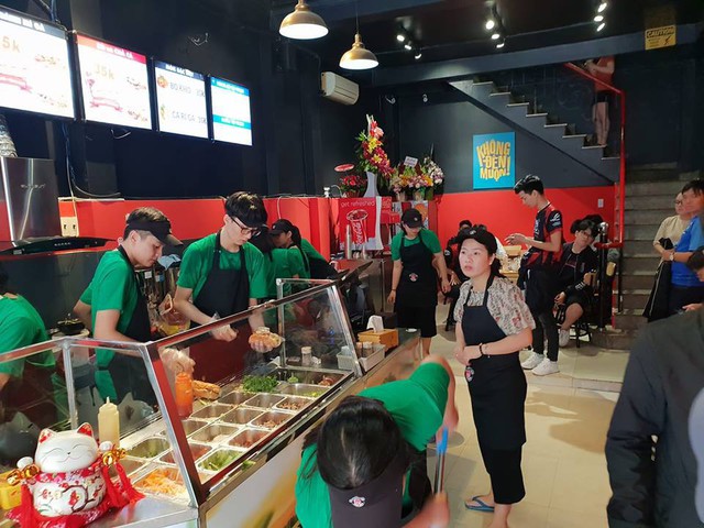 Pewpew tiết lộ doanh thu cao vượt kỳ vọng của quán bánh mì sau ngày đầu mở cửa - Ảnh 5.