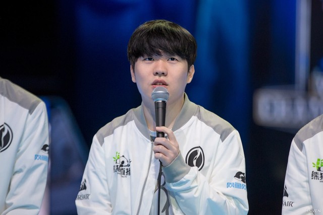 Vô địch CKTG 2018, tuyển thủ Invictus Gaming chọn vị tướng nào để làm trang phục vinh danh? - Ảnh 4.