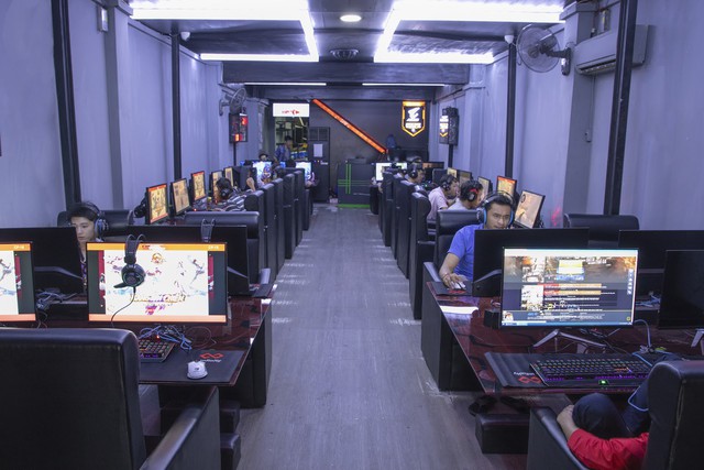 Xuất hiện phòng game nhỏ nhưng có võ đầu tư hẳn quái vật RTX 2080 tại Việt Nam - Ảnh 4.