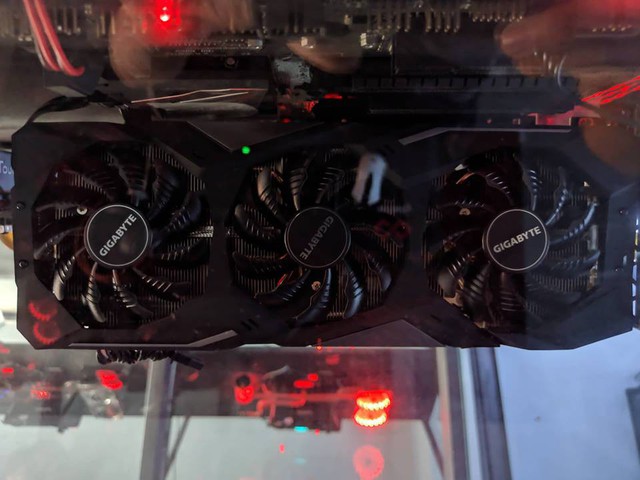 Xuất hiện phòng game nhỏ nhưng có võ đầu tư hẳn quái vật RTX 2080 tại Việt Nam - Ảnh 6.