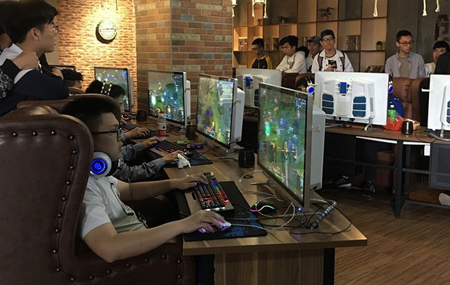 Ủy ban Đạo đức về games của Trung Quốc cảnh báo: LMHT là tựa game có quá nhiều nhân vật nữ hở hang còn cộng đồng thì cực kỳ toxic - Ảnh 1.
