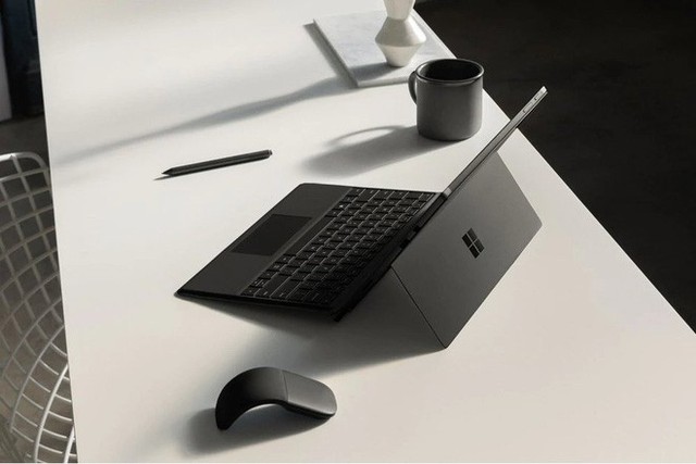 Microsoft khẳng định tương lai của Surface sẽ có thêm nhiều thiết kế mới - Ảnh 1.