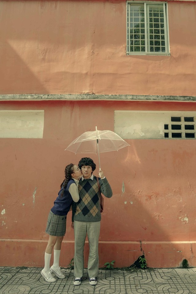 Trấn Thành và Lan Ngọc nảy sinh chuyện tình kẹo ngọt trong phim Tết Cua Lại Vợ Bầu - Ảnh 3.
