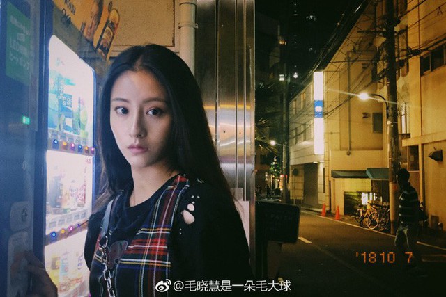 Nhan sắc thật sự của Tiểu Long Nữ mũi to bị photoshop thảm hoạ trên poster Tân Thần Điêu Đại Hiệp 2018 - Ảnh 11.