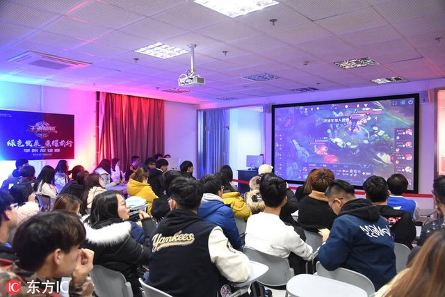 
Hình ảnh về một buổi học tại khoa Thể Thao Điện Tử tại trường đại học Truyền Thông Bắc Kinh
